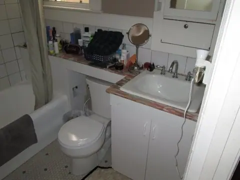 A simple, elegant bathroom featuring a floating vanity in Noe Valley, San Francisco, photo 2