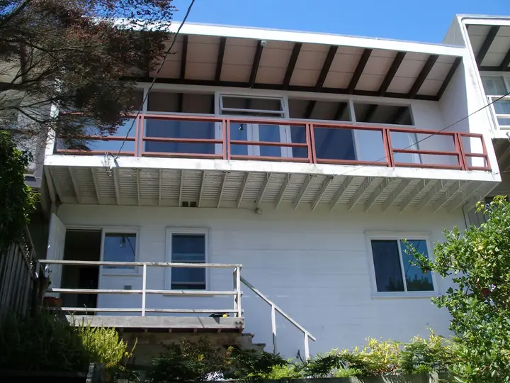 Cable rail system with redwood posts in Twin Peaks, San Francisco: Before 1
