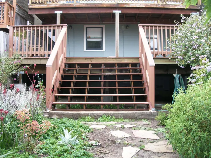 Composite deck in Bernal Heights, San Francisco: deck entry