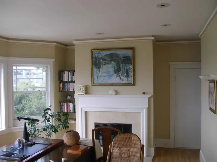 Crown molding changes the room in Buena Vista, San Francisco: afters