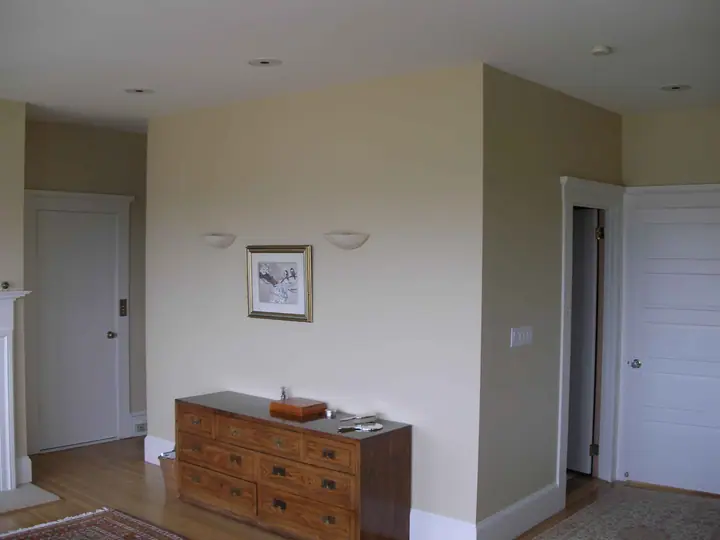 Crown molding changes the room in Buena Vista, San Francisco: Before