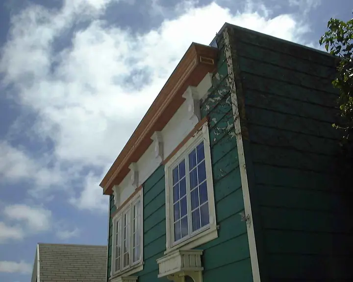 Retro false front on Potrero Hill, San Francisco: installed on the home