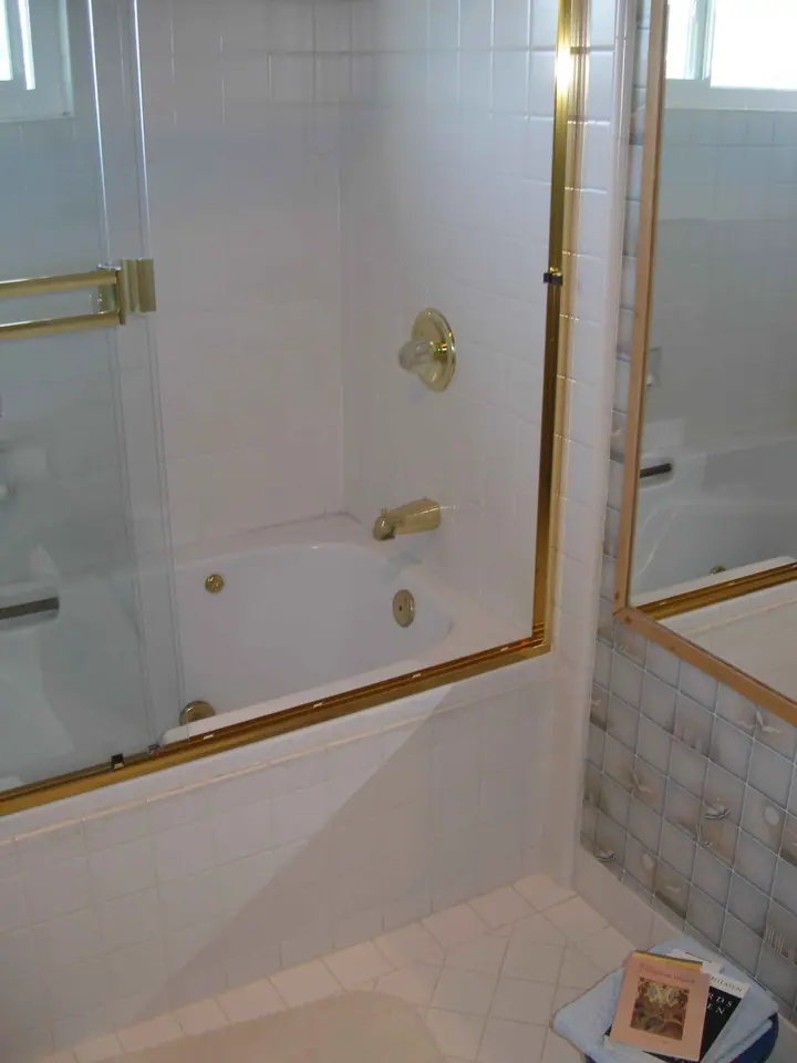 Shower remodel in Terra Linda, San Rafael: befoer