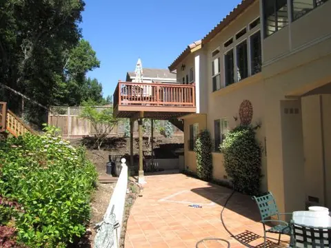 Simple redwood deck in Corte Madera, photo 1