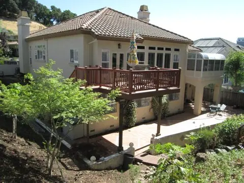 Simple redwood deck in Corte Madera: the deck