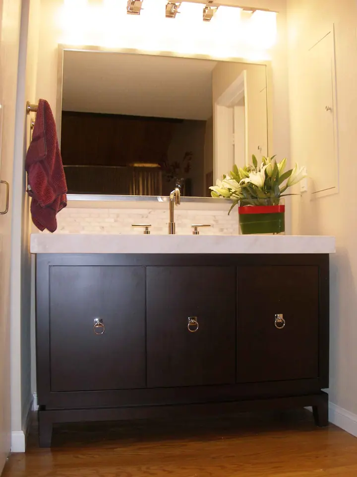 Stylish bathroom in Park Side area of San Francisco, photo 1