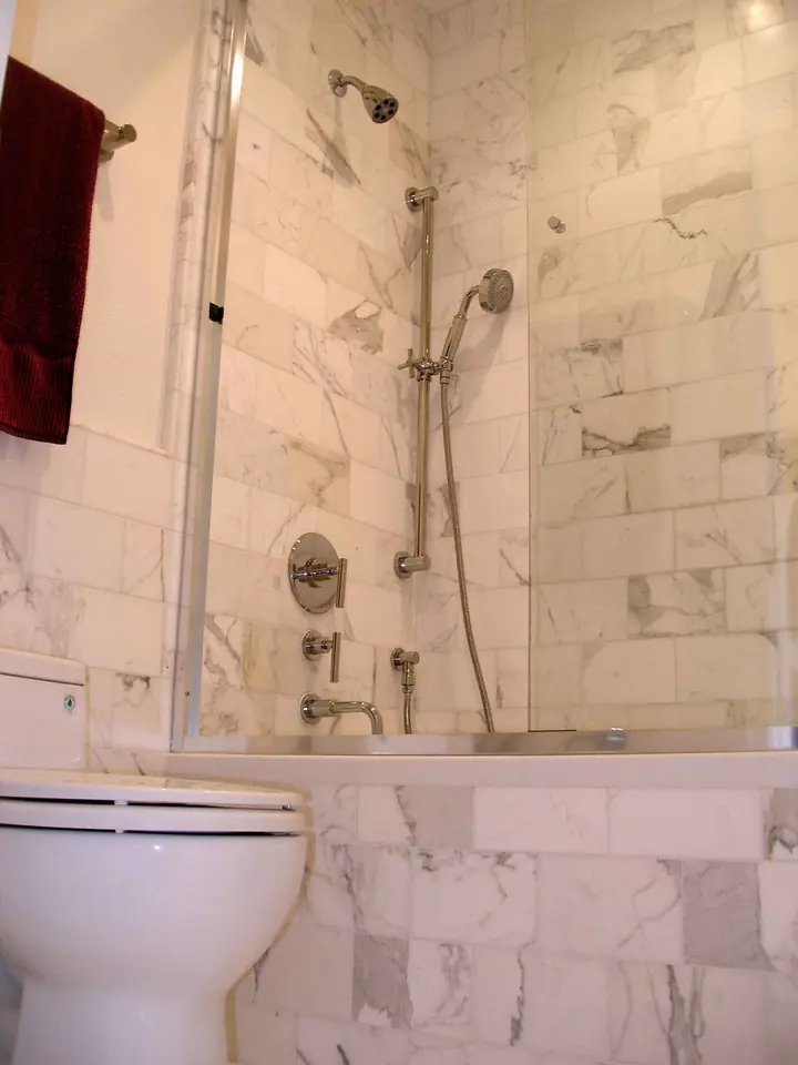 Stylish bathroom in Park Side area of San Francisco, photo 5