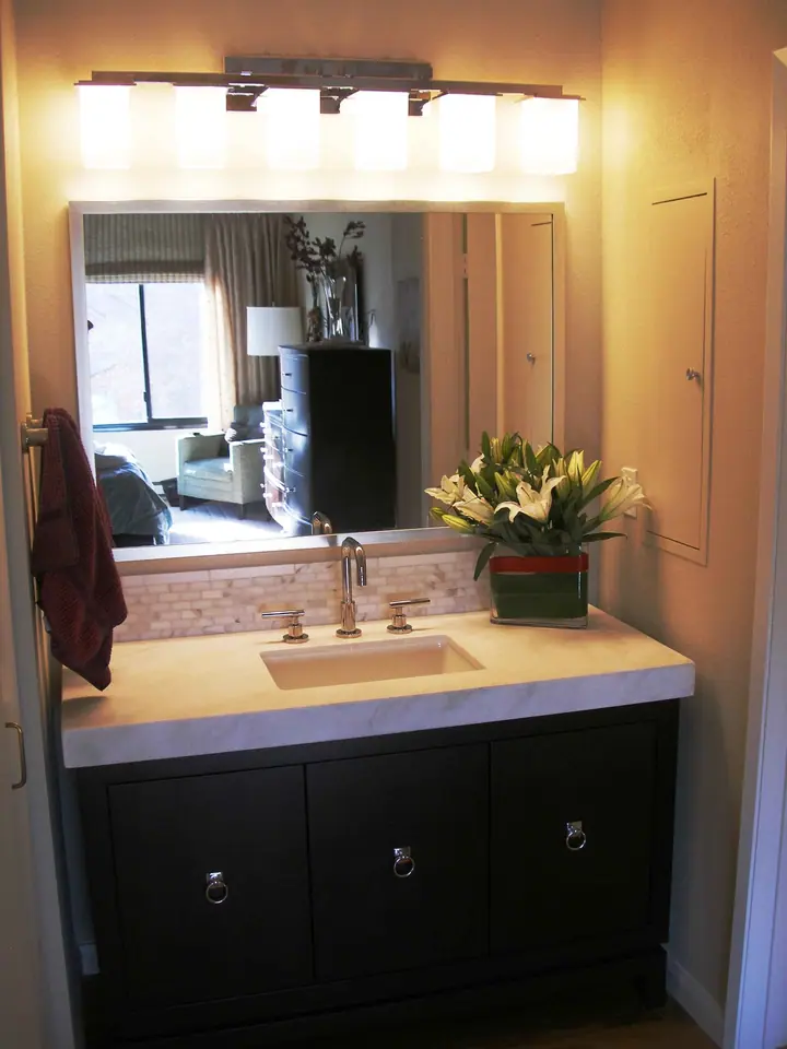 Stylish bathroom in Park Side area of San Francisco, photo 6